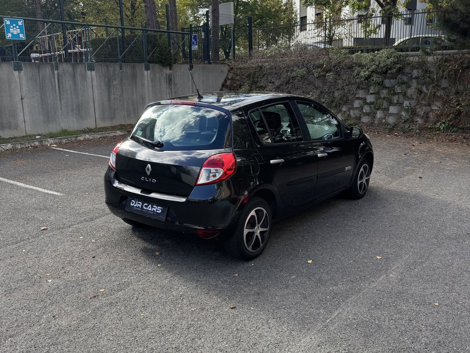Renault Clio III 1.6 16V 110 ch Exception TomTom Noir