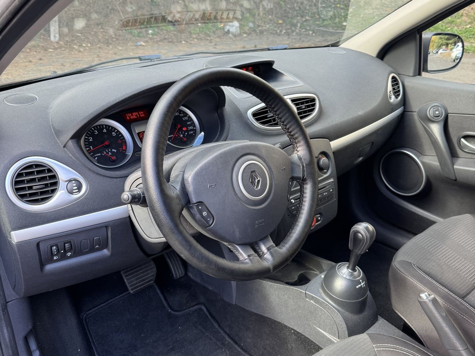 Renault Clio III 1.6 16V 110 ch Exception TomTom Noir