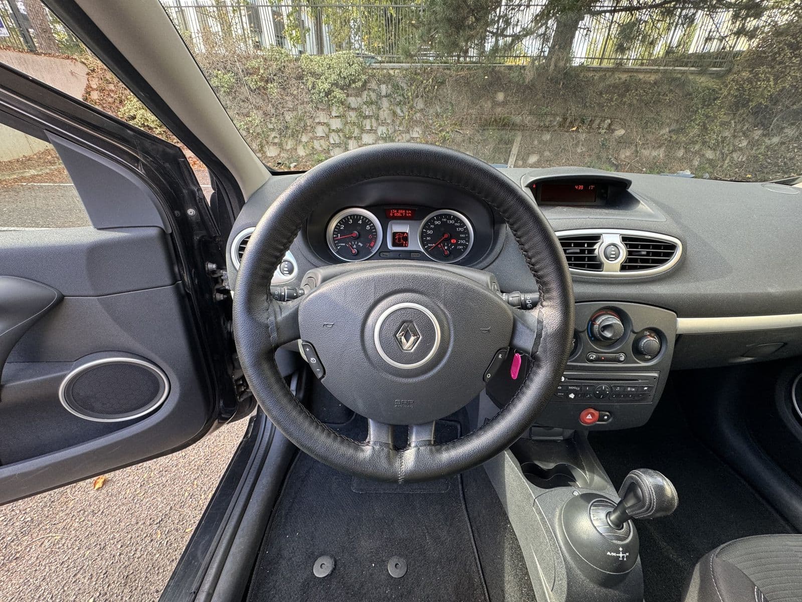 Renault Clio III 1.6 16V 110 ch Exception TomTom Noir