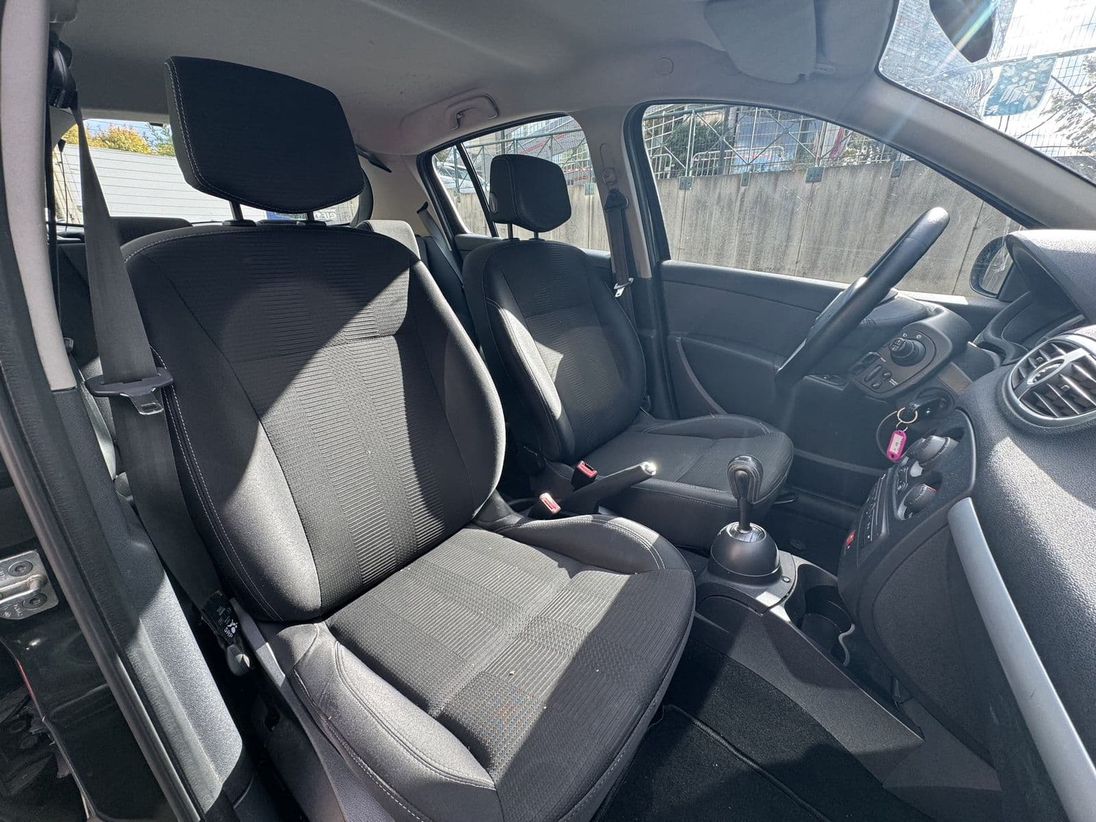 Renault Clio III 1.6 16V 110 ch Exception TomTom Noir