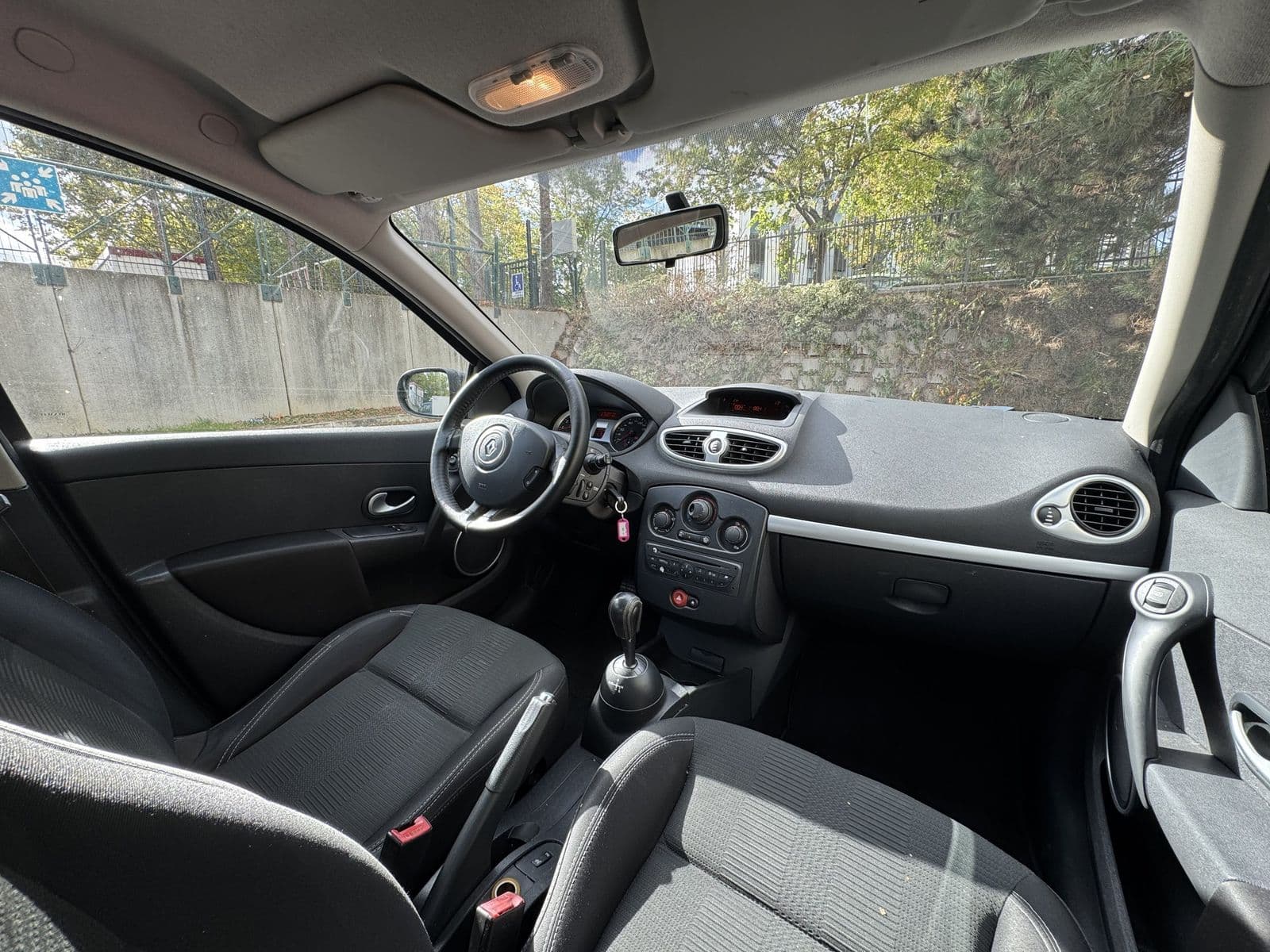 Renault Clio III 1.6 16V 110 ch Exception TomTom Noir
